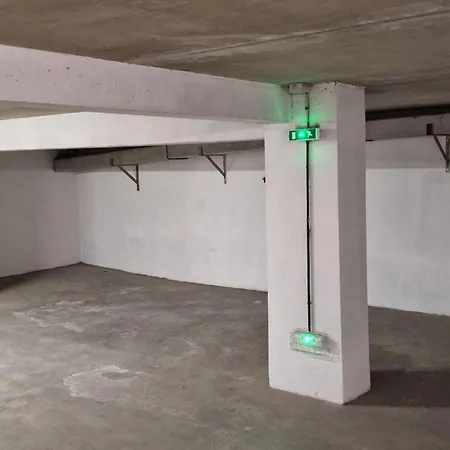 Hyper-centre Et Bord De Avec Clim Et Parking! *