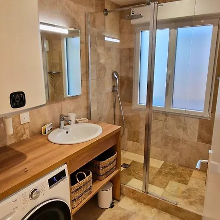 Hyper-centre Et Bord De Avec Clim Et Parking! * Αρασόν