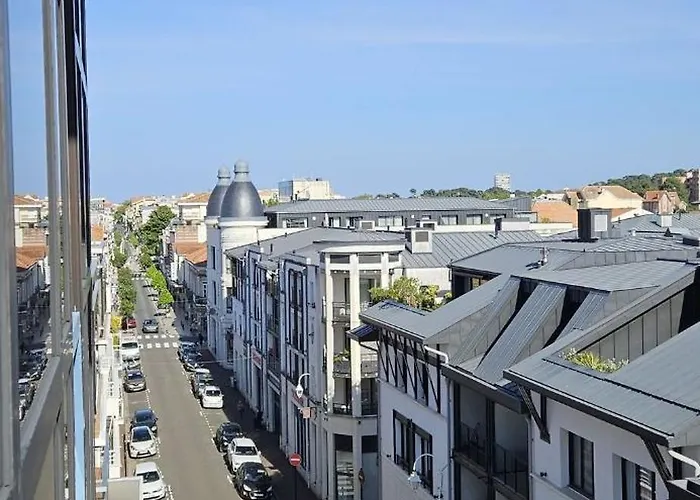 Apartment Centre Avec Terrasse Vue Mer, Clim Et Parking